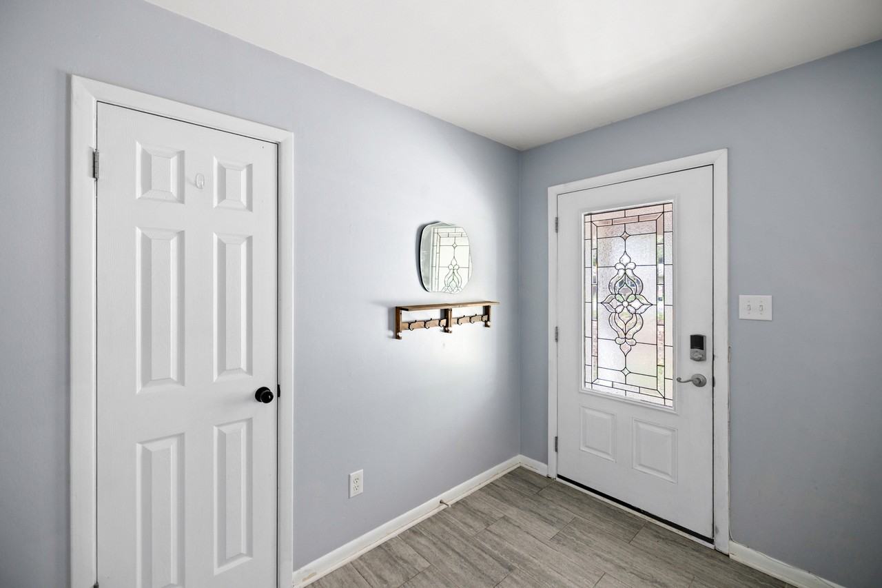 328 Plymouth Ave #1 - Photo 7 of 49