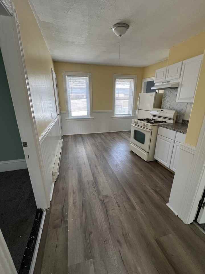 139B S Main St #139BTOP - Photo 5 of 9