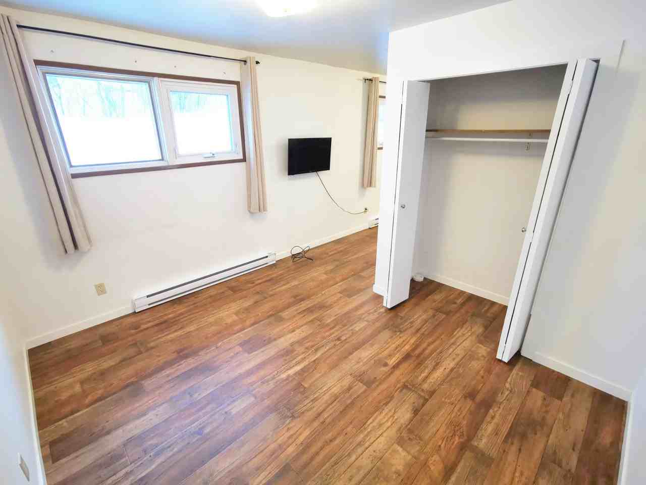 545 20th St W #B - Photo 2 of 7