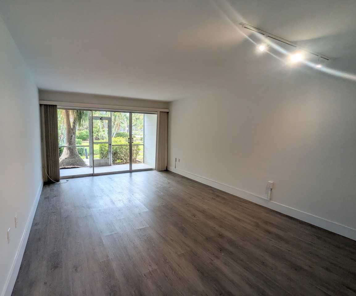 2155 Wood St #1 - Photo 4 of 15