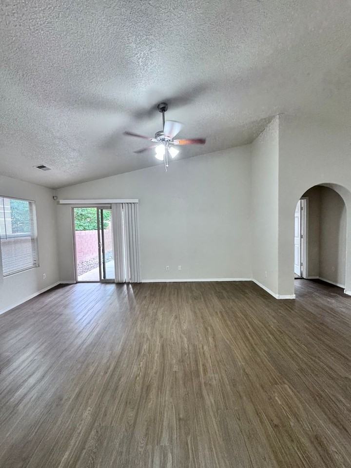 800 Prairie Sage Ct Sw - Photo 3 of 17