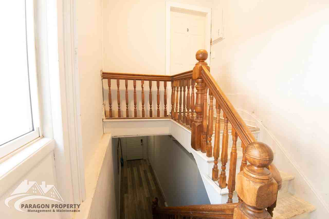48 Adelaide St N #3 - Photo 2 of 7