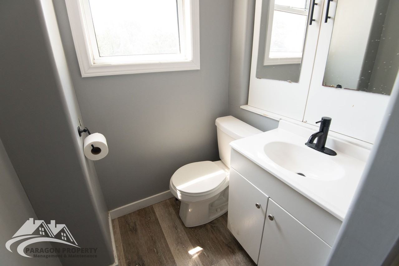 48 Adelaide St N #3 - Photo 5 of 7