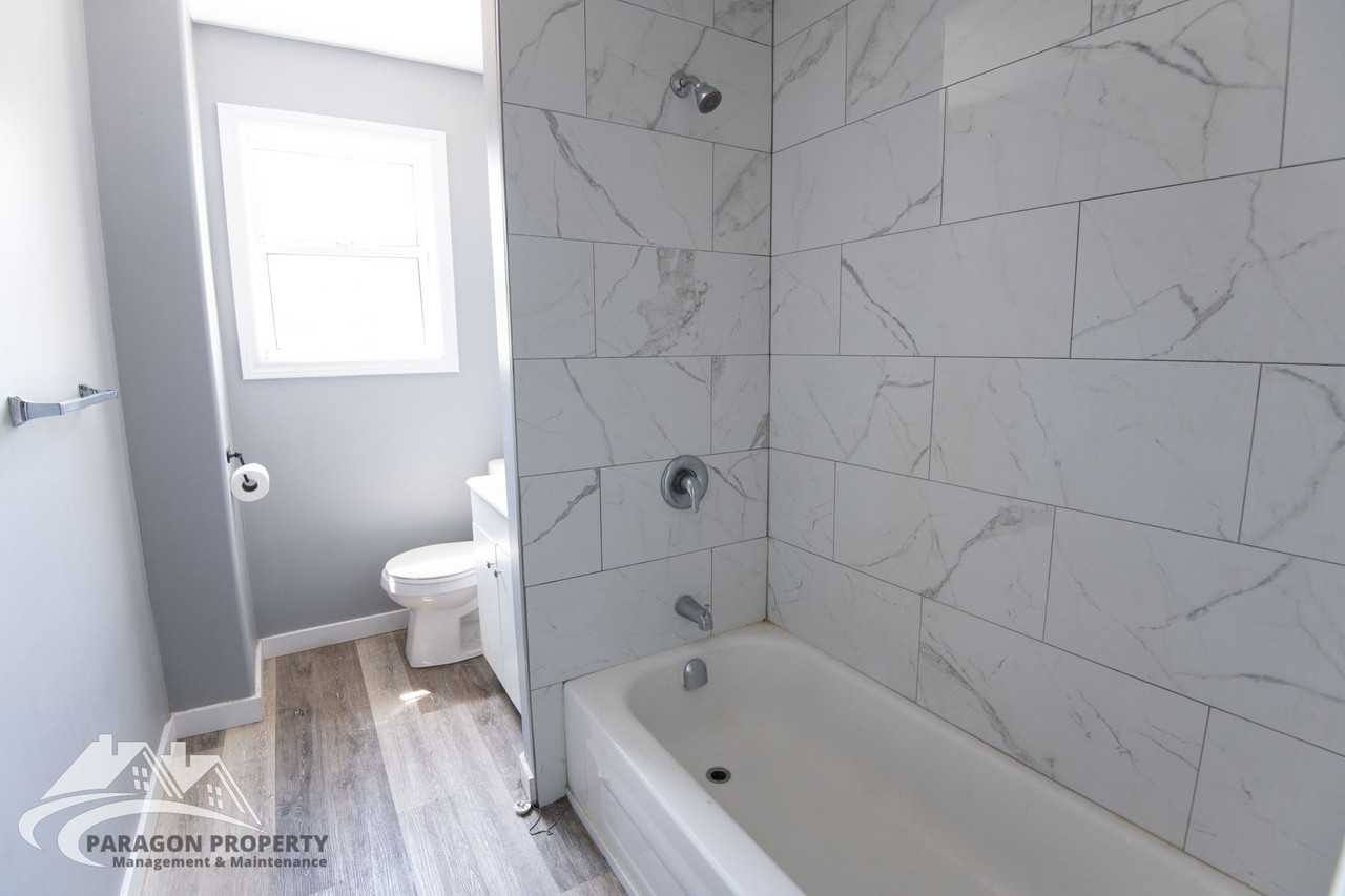 48 Adelaide St N #3 - Photo 6 of 7