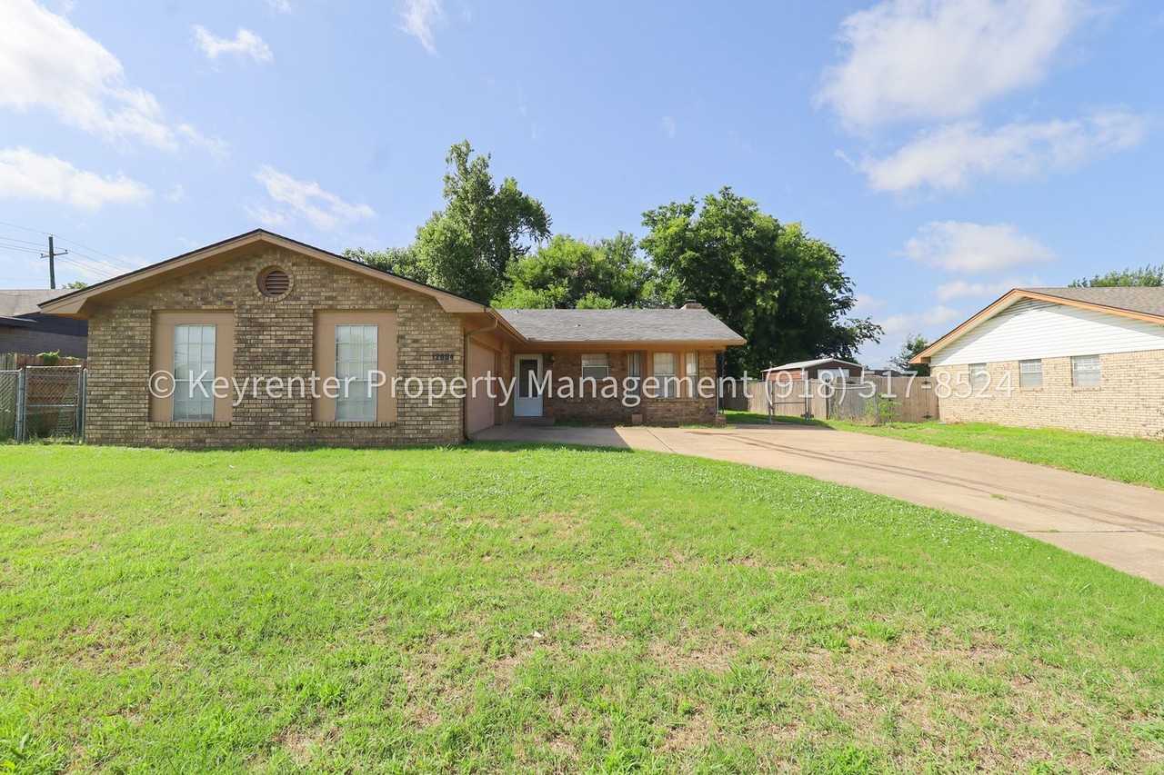 12804 E 13th St - Photo 2 of 36