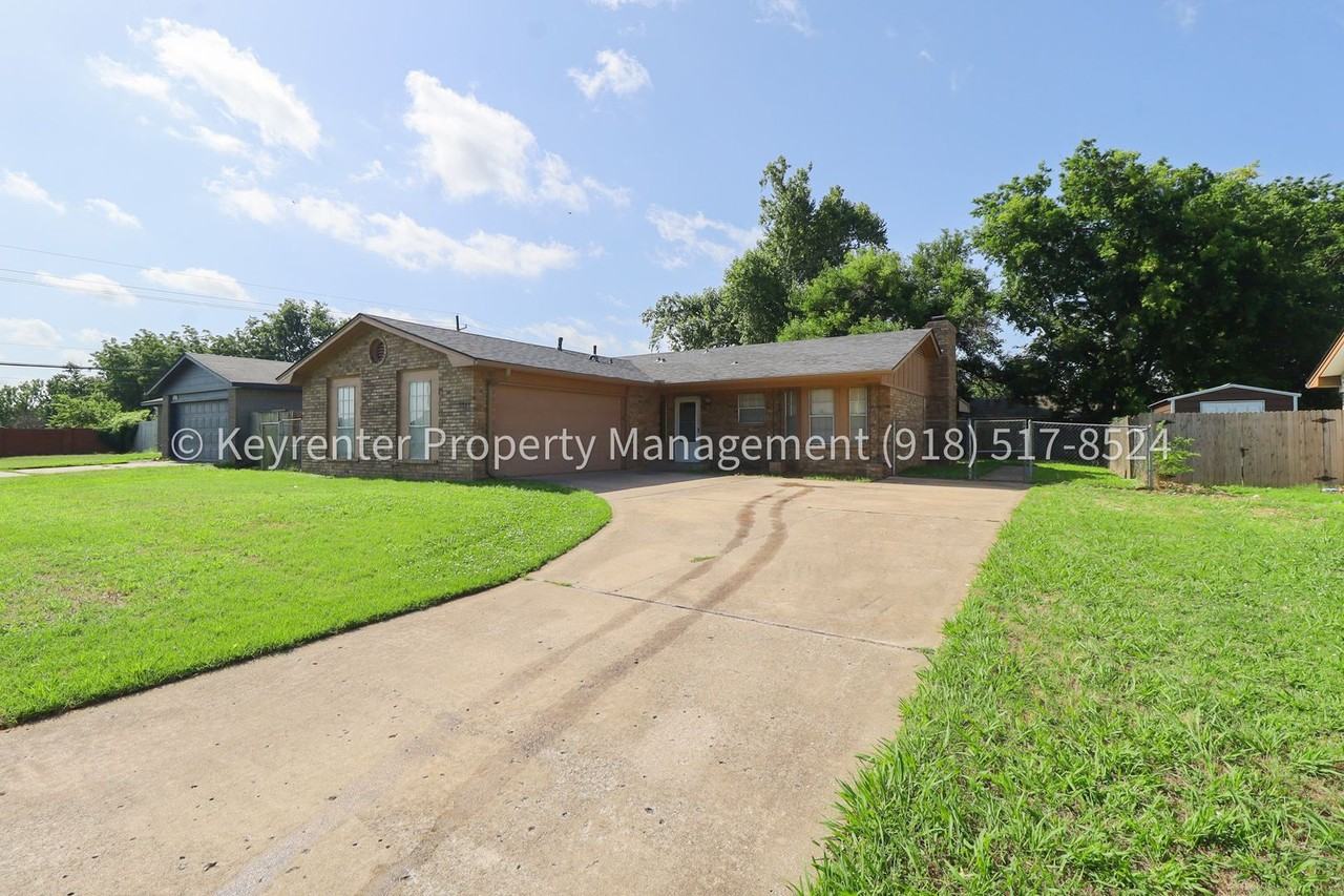 12804 E 13th St - Photo 3 of 36