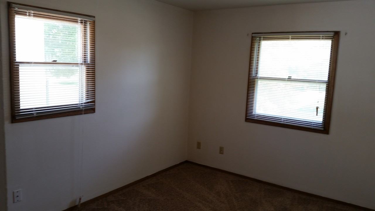 2301 W 4th St #2 - Photo 3 of 12