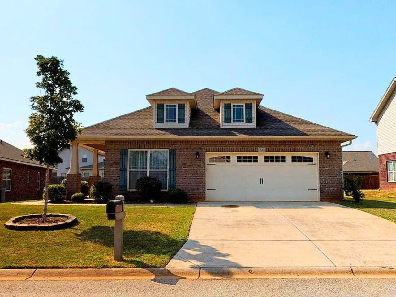 323 Huntwood Dr #1 - Photo 2 of 24