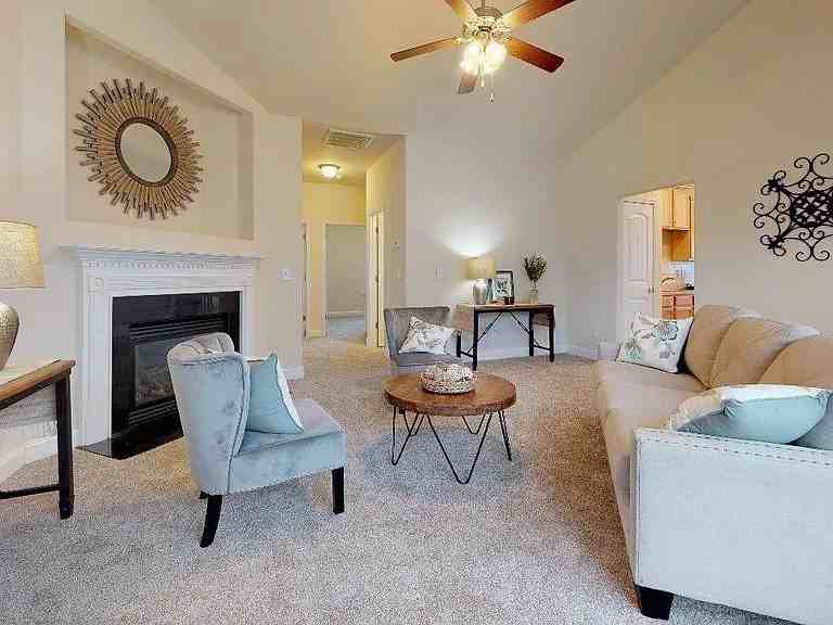 323 Huntwood Dr #1 - Photo 5 of 24