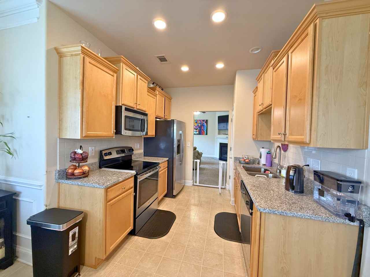 323 Huntwood Dr #1 - Photo 6 of 24