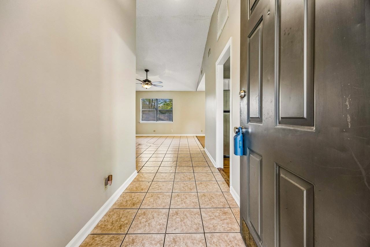132 Woodvalley Ct #1 - Photo 6 of 47