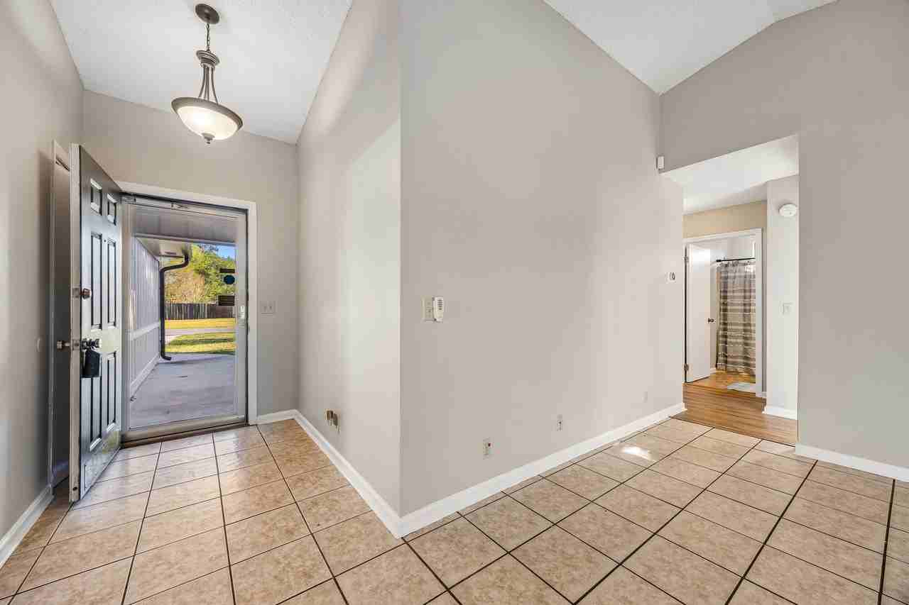 132 Woodvalley Ct #1 - Photo 7 of 47