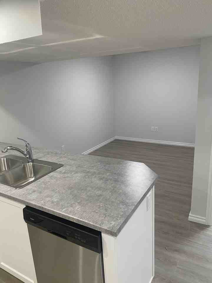 3124 169 St Sw #2 - Photo 3 of 7