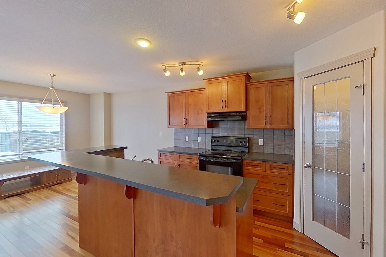 1920 126 St Sw #1 - Photo 2 of 11