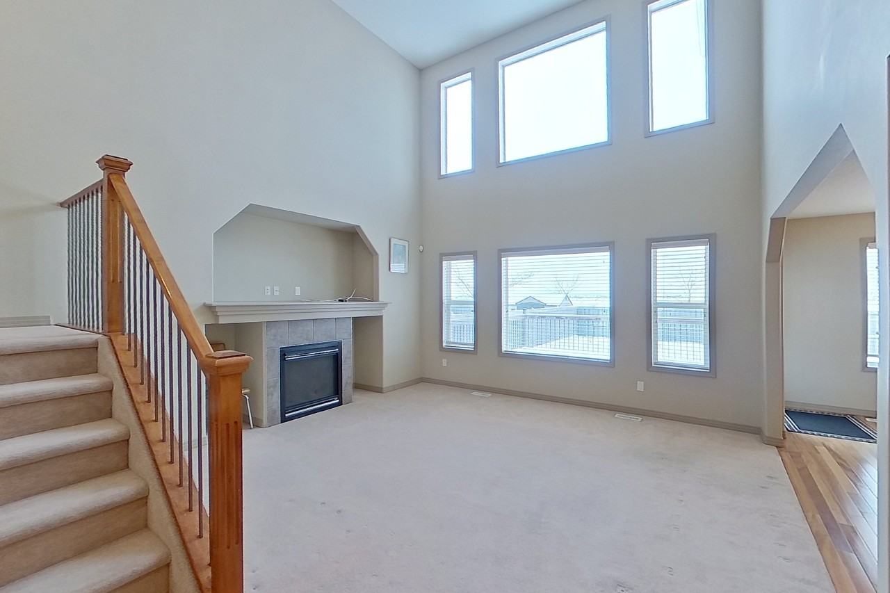1920 126 St Sw #1 - Photo 3 of 11