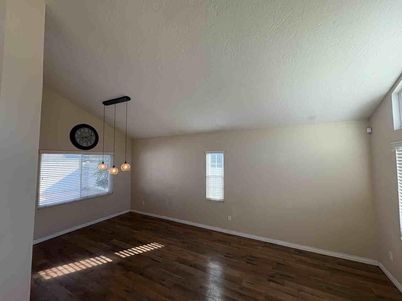 28561 Foxboro Lane - Photo 4 of 23