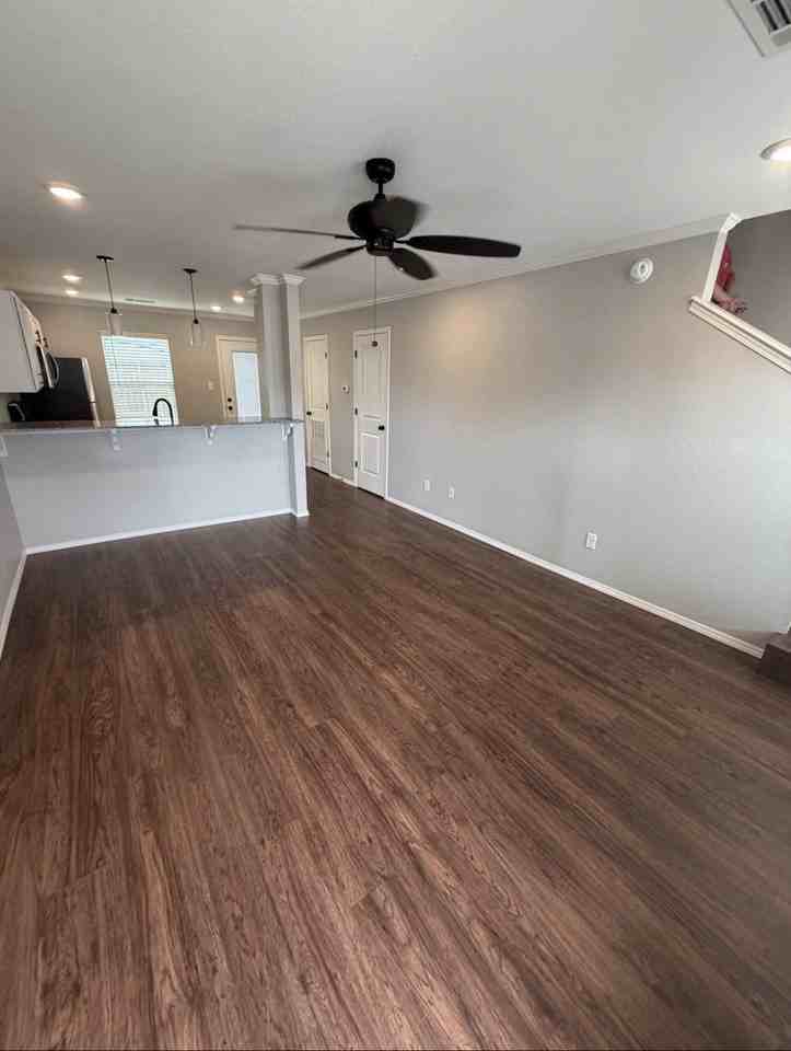 2212 Savannah St #303 - Photo 3 of 7