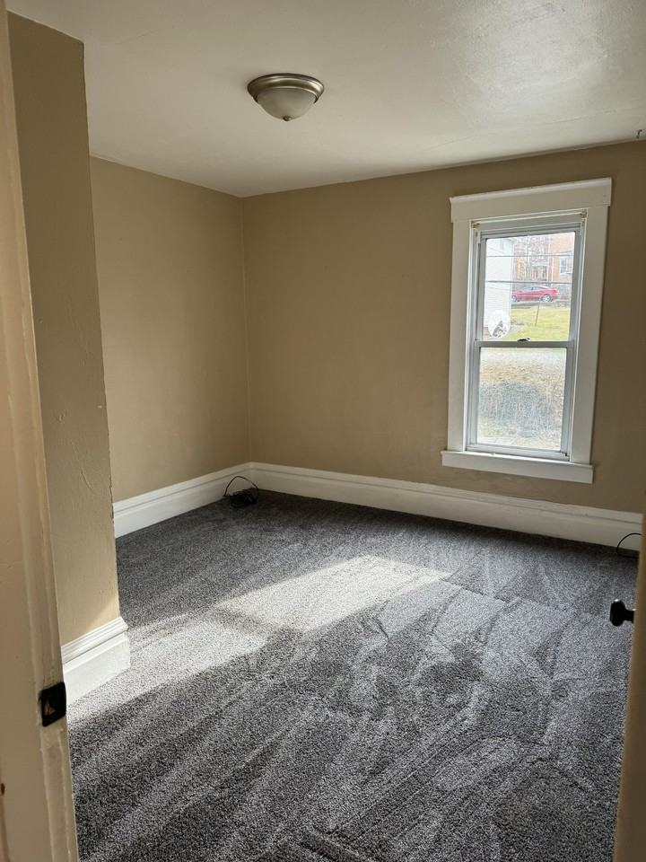 303 N 3rd St #2 - Photo 3 of 11