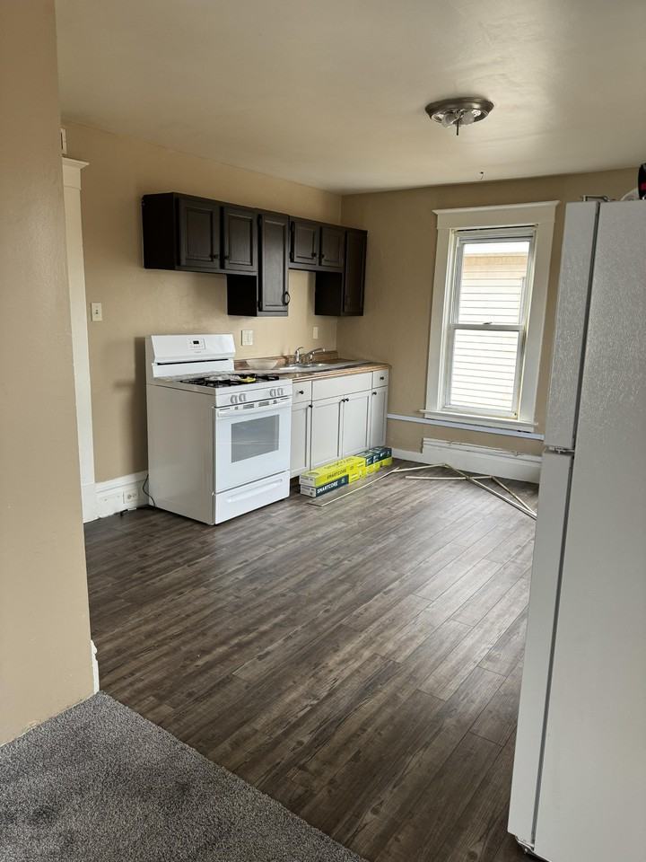 303 N 3rd St #2 - Photo 5 of 11