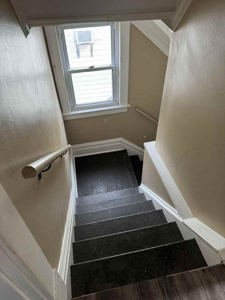303 N 3rd St #2 - Photo 7 of 11