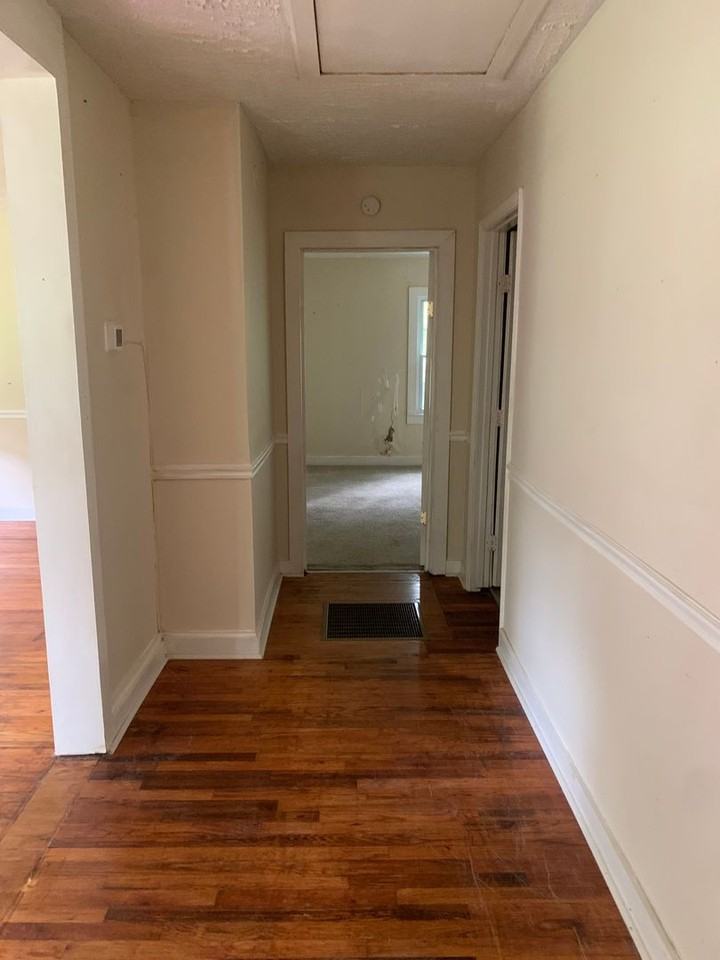 43 Berry Ave - Photo 4 of 9