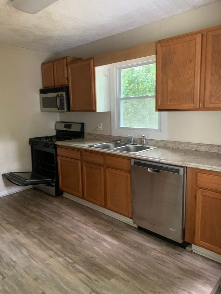 43 Berry Ave - Photo 7 of 9