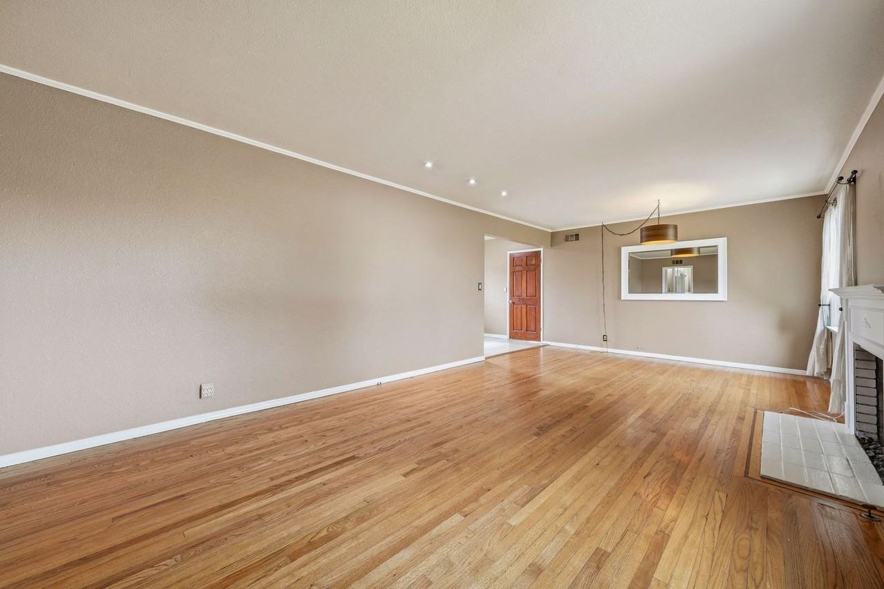 345 N Shattuck Pl - Photo 3 of 17