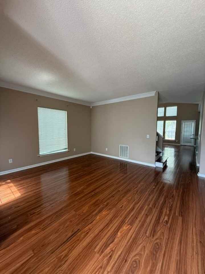 1464 Chandler Cir - Photo 2 of 18