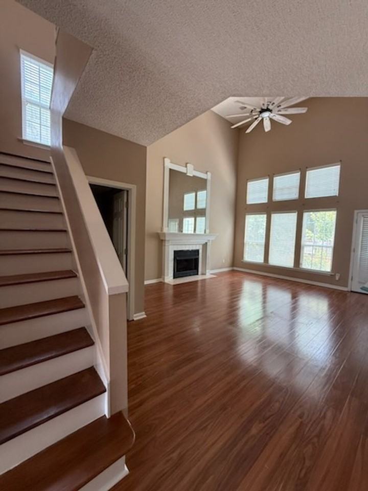 1464 Chandler Cir - Photo 4 of 18