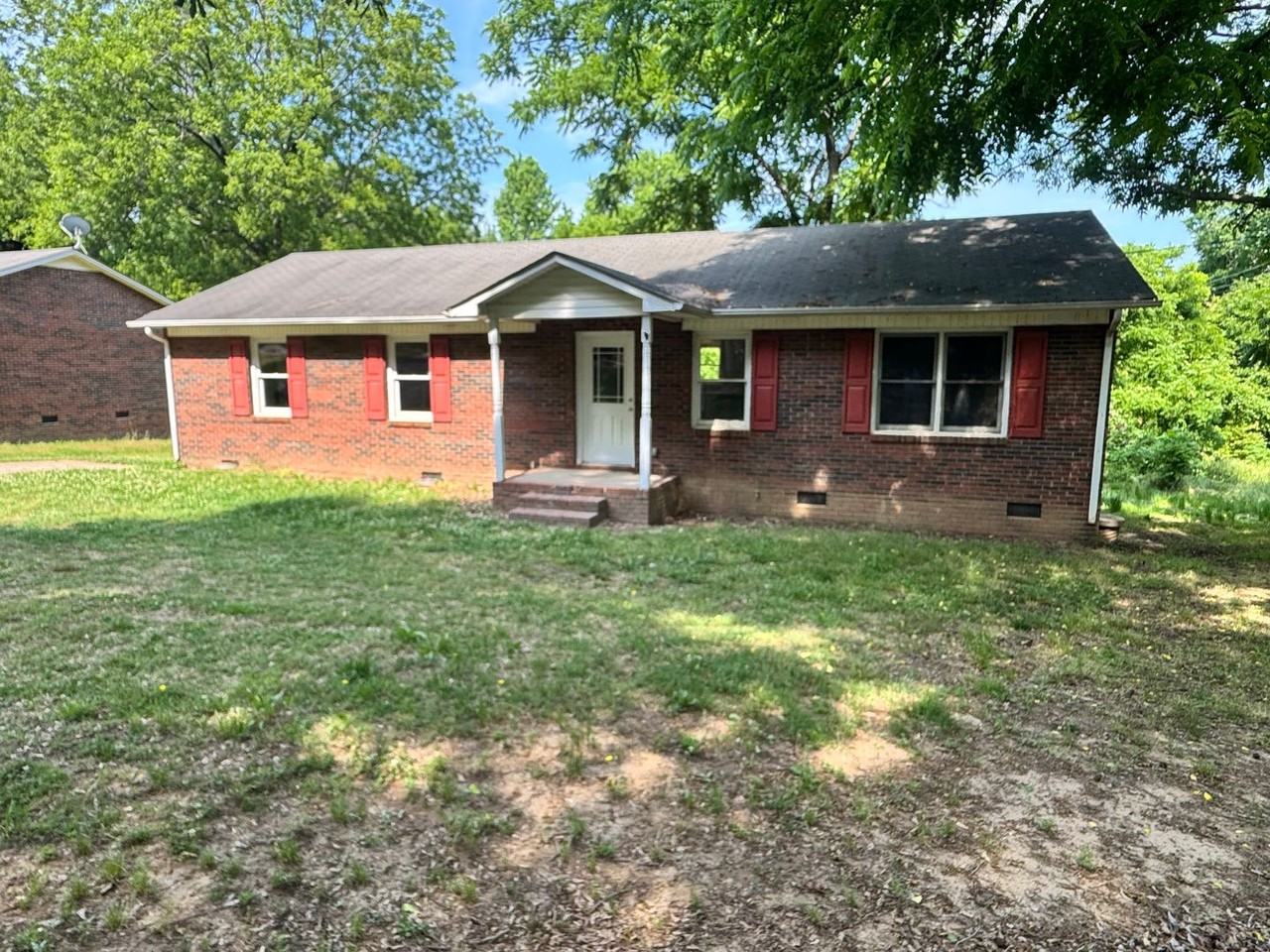 943 Grace St - Photo 2 of 28