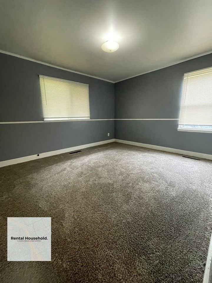 10400 Saratoga St - Photo 2 of 12