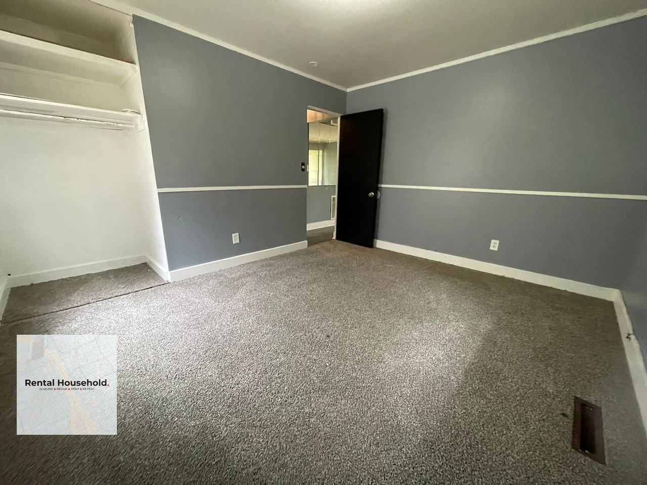10400 Saratoga St - Photo 3 of 12
