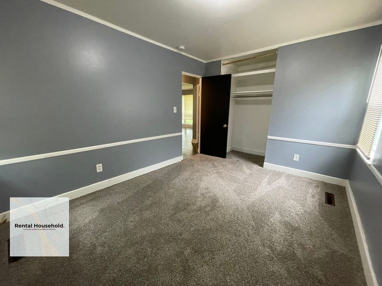 10400 Saratoga St - Photo 6 of 12