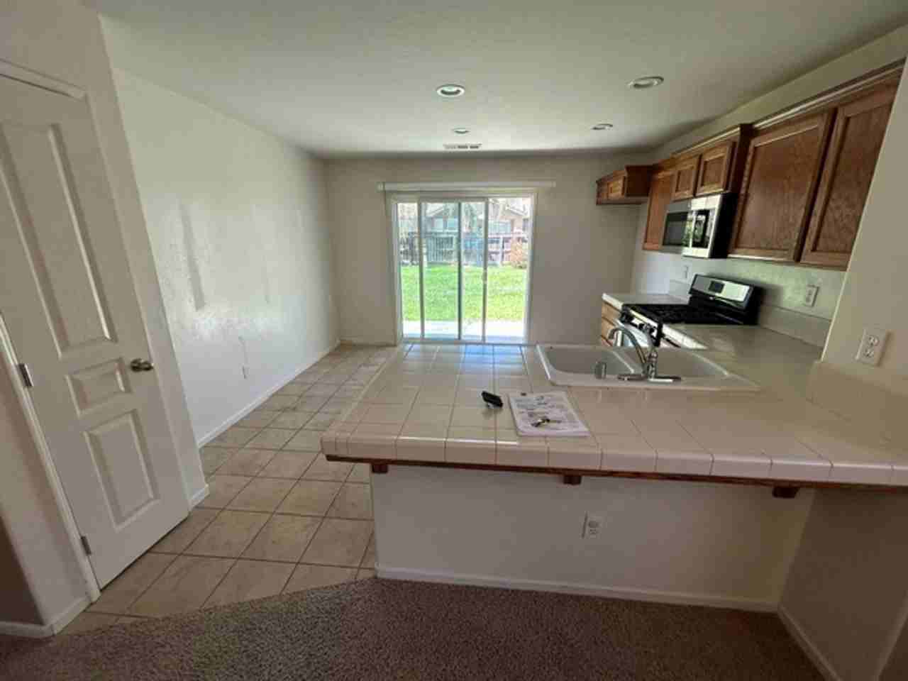 6336 W Clinton Ct - Photo 3 of 10
