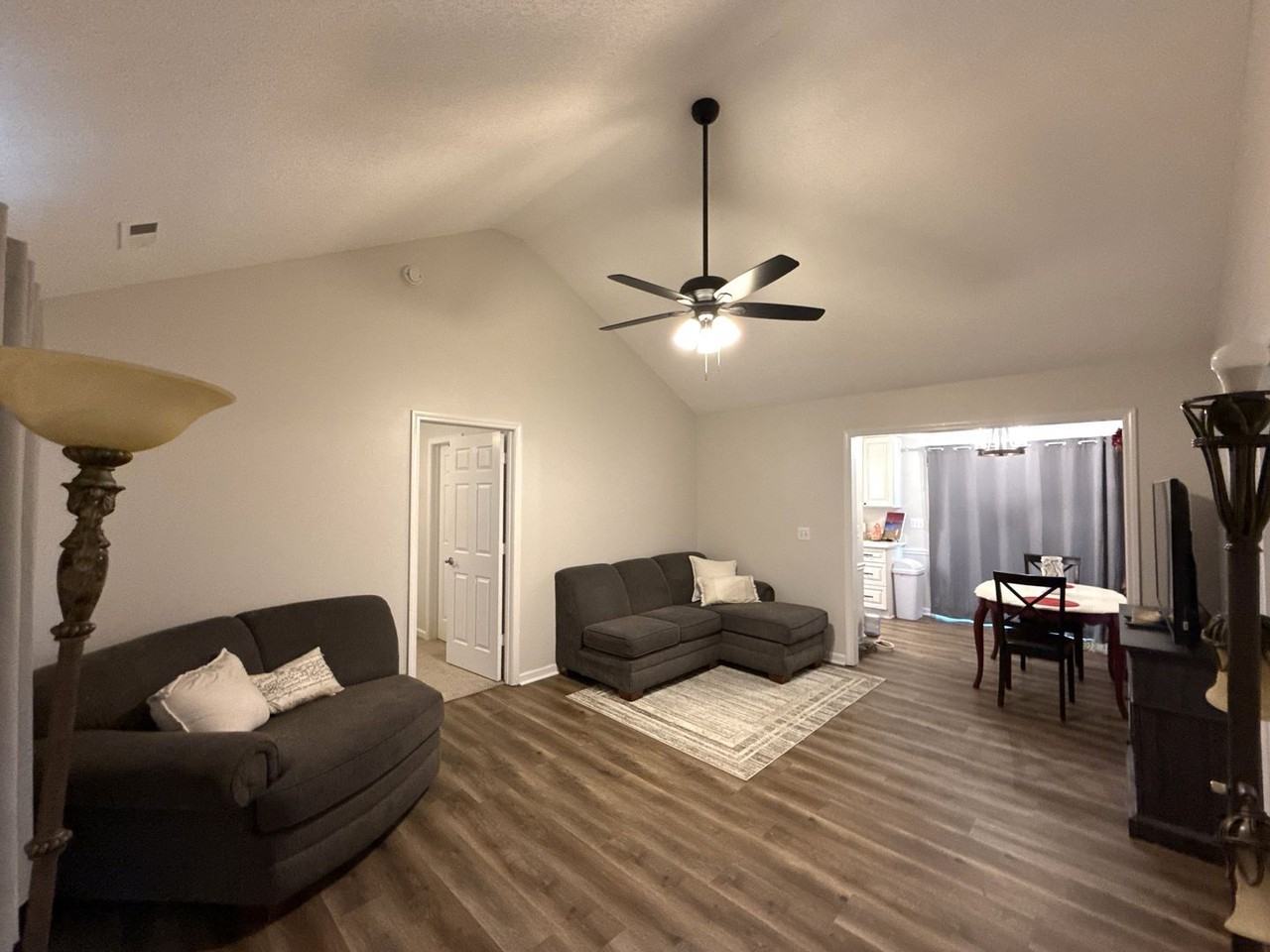 1653 Dawson Ct - Photo 2 of 16