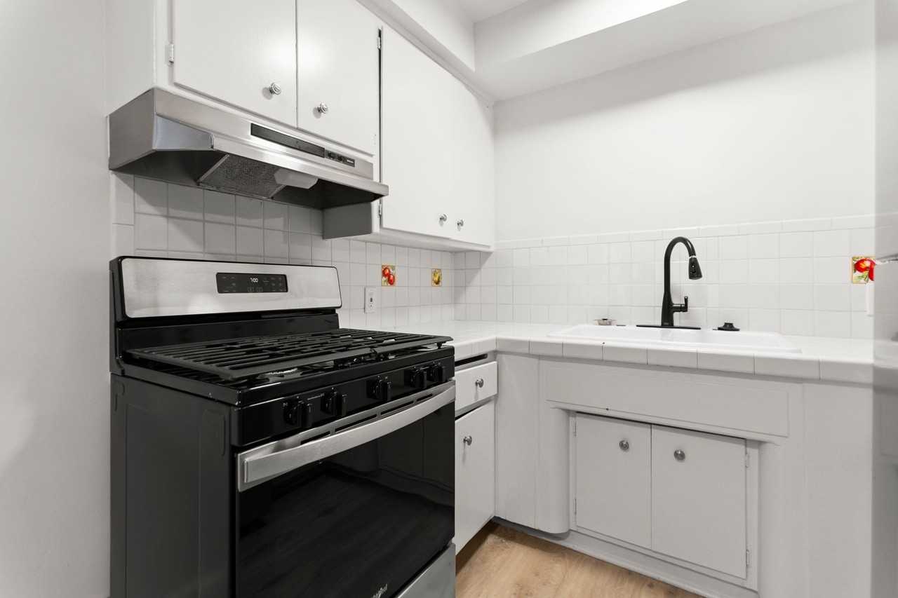 (AN/JI/YO:C) 6725 Laurel Canyon Blvd - Photo 6 of 17