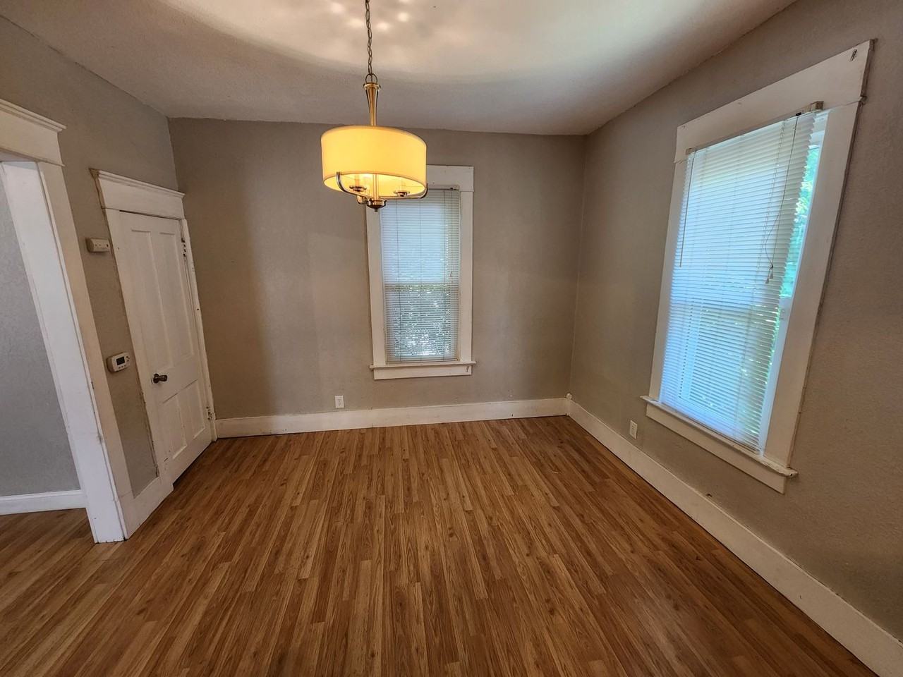 825 42nd St - Photo 5 of 19
