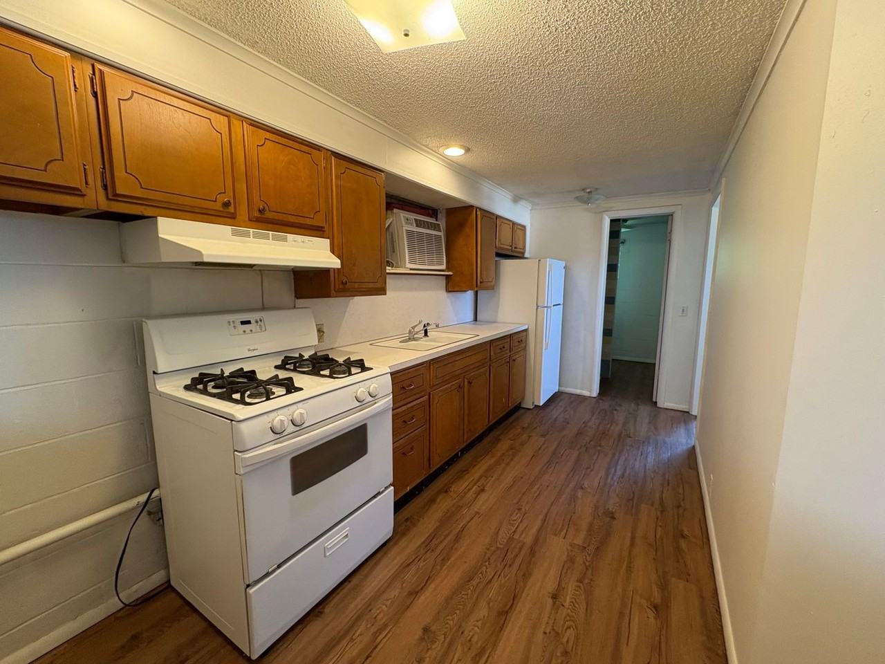 1620 1/2 N Grand St - Photo 6 of 9
