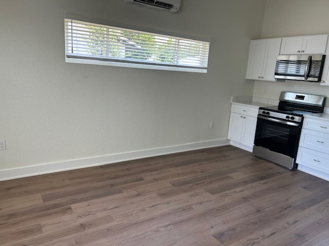 2020 1/2 14th Ave S #B - Photo 2 of 8