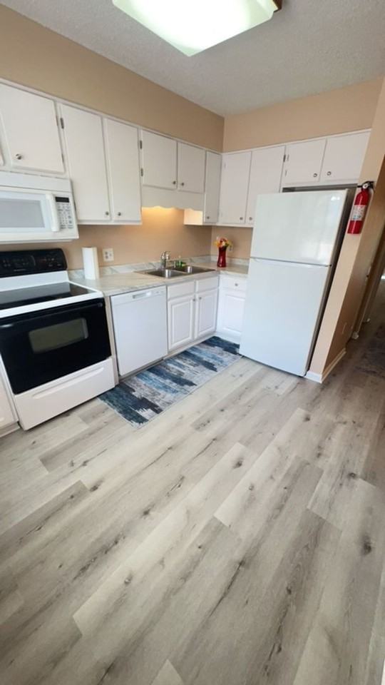 1208 Pinegrove Dr - Photo 2 of 16