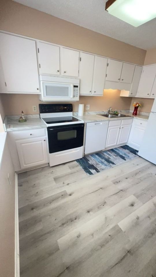 1208 Pinegrove Dr - Photo 4 of 16