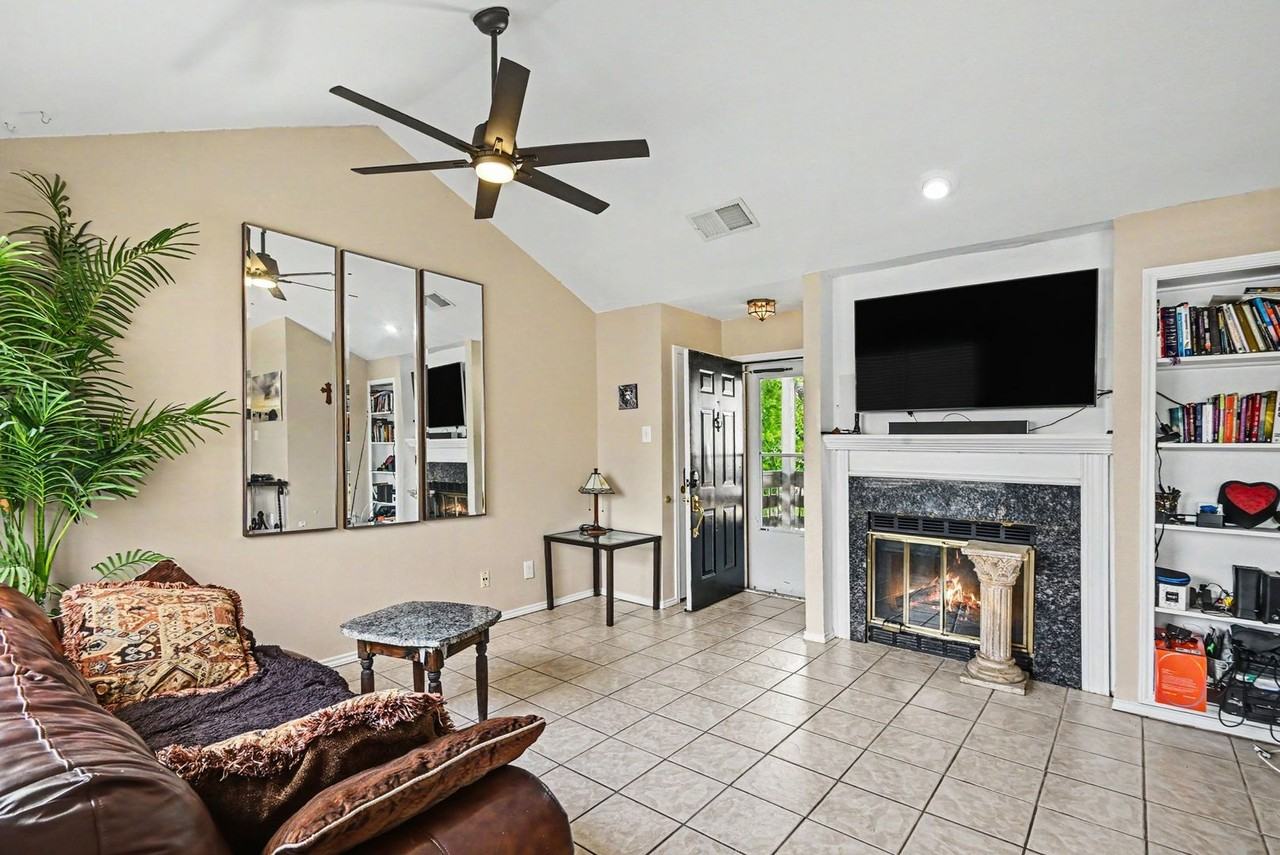 248 Jefferson Pkwy - Photo 3 of 25