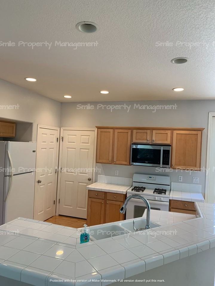 184 Sw 105th Ter - Photo 4 of 10