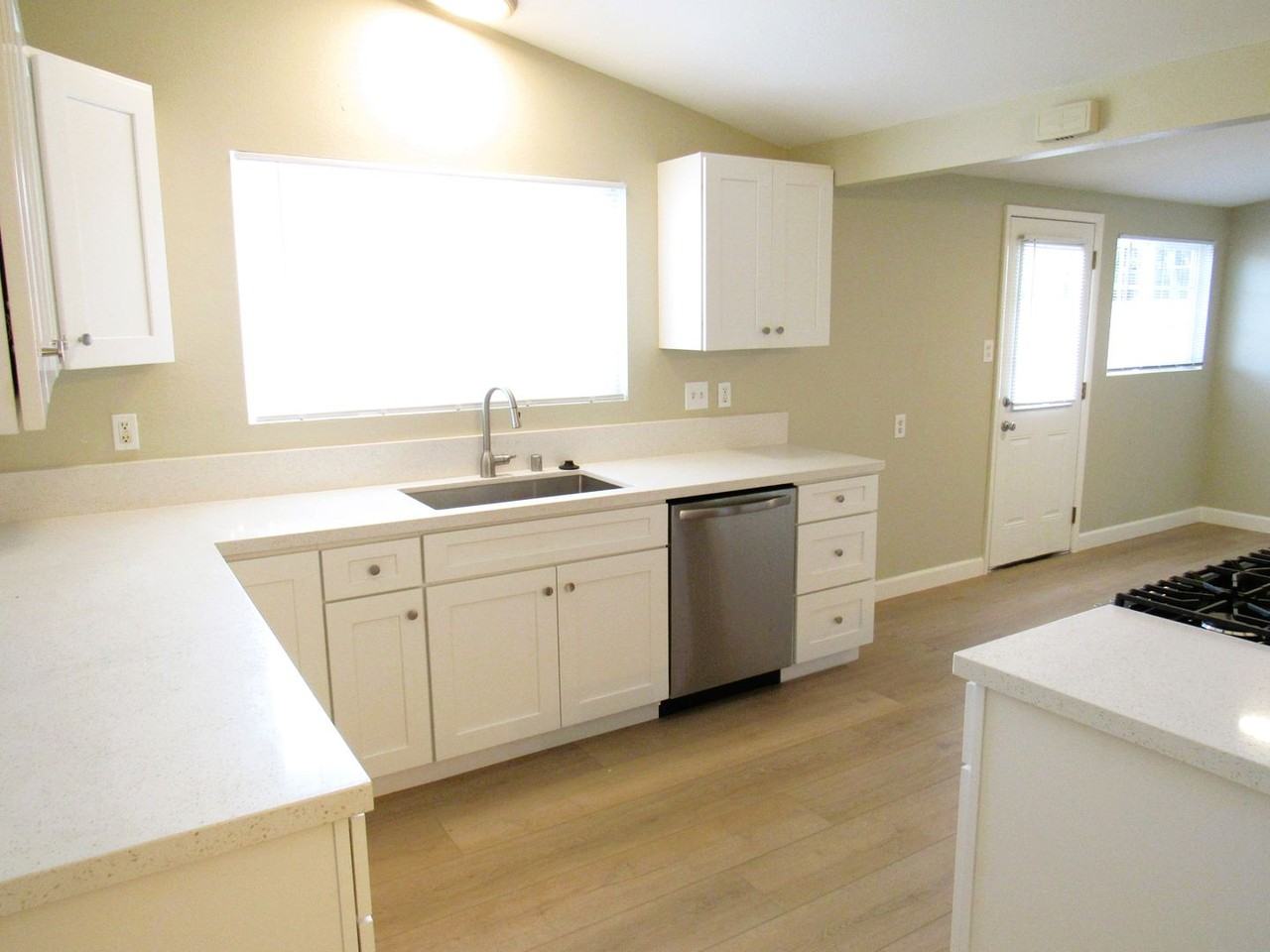 7049 Fillmore Dr - Photo 4 of 18