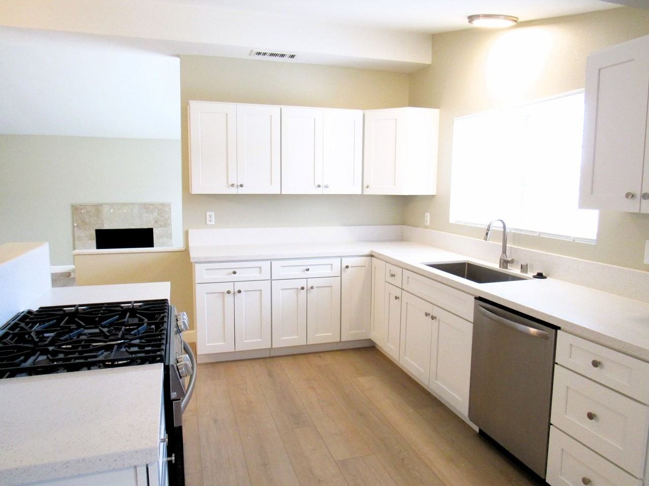 7049 Fillmore Dr - Photo 5 of 18