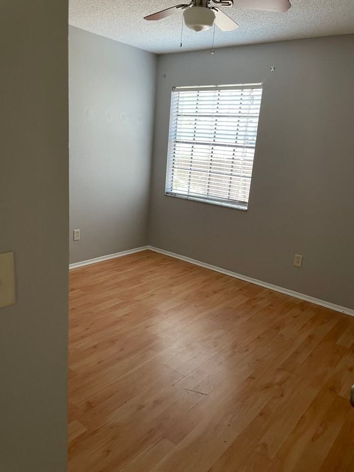 3000 Weymouth Ct - Photo 4 of 11