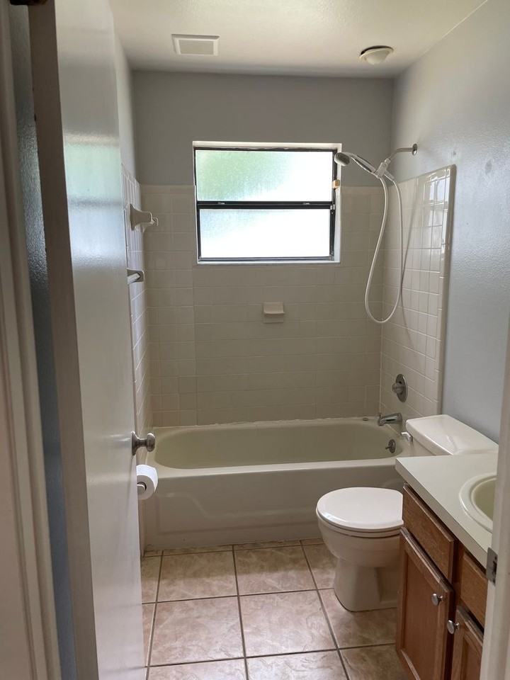 3000 Weymouth Ct - Photo 6 of 11