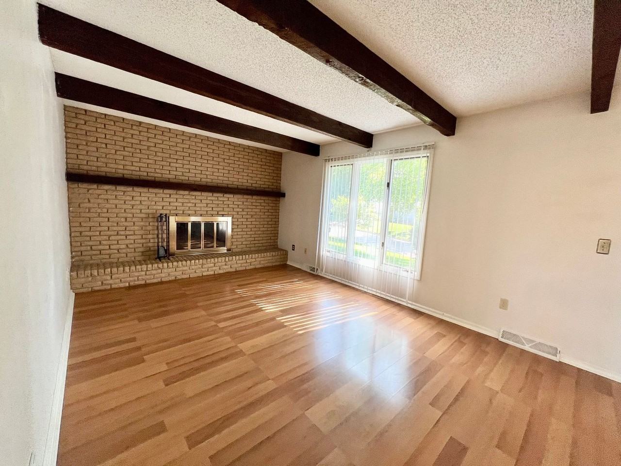 1305 Overlook Dr - Photo 2 of 33