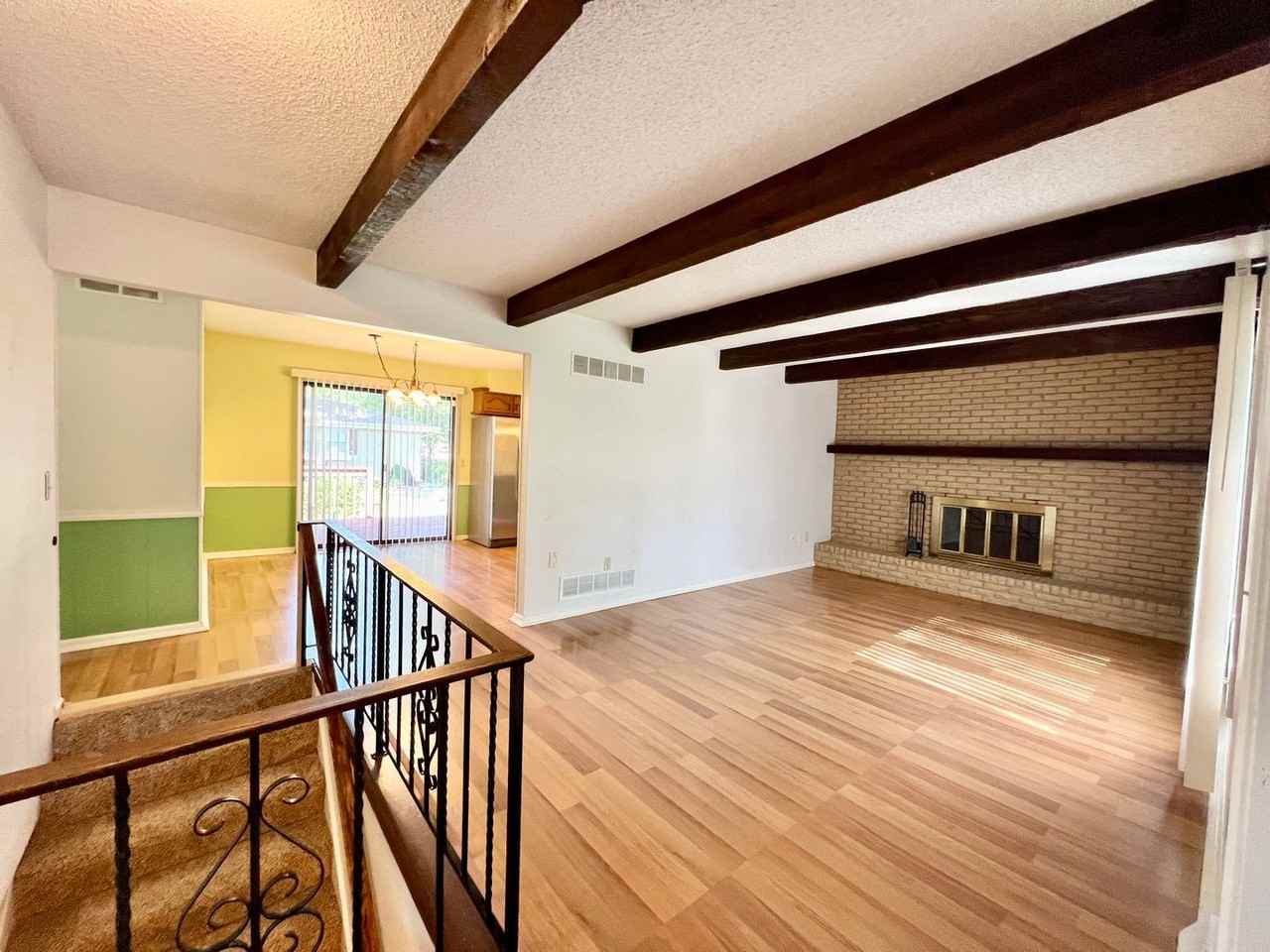 1305 Overlook Dr - Photo 3 of 33