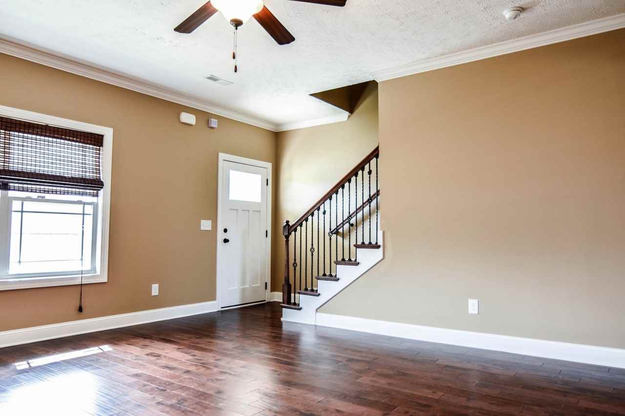 779 Sturdivant Dr - Photo 4 of 18